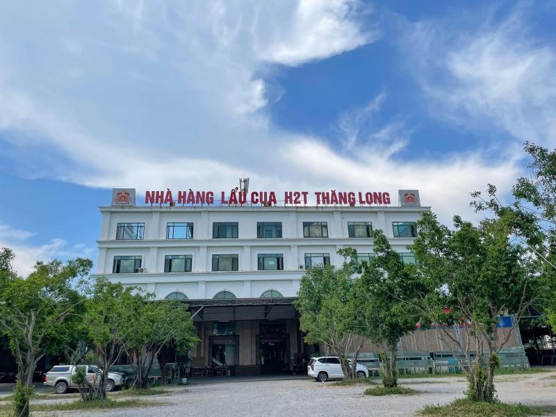 Bàn ăn lẩu cua sông H2T