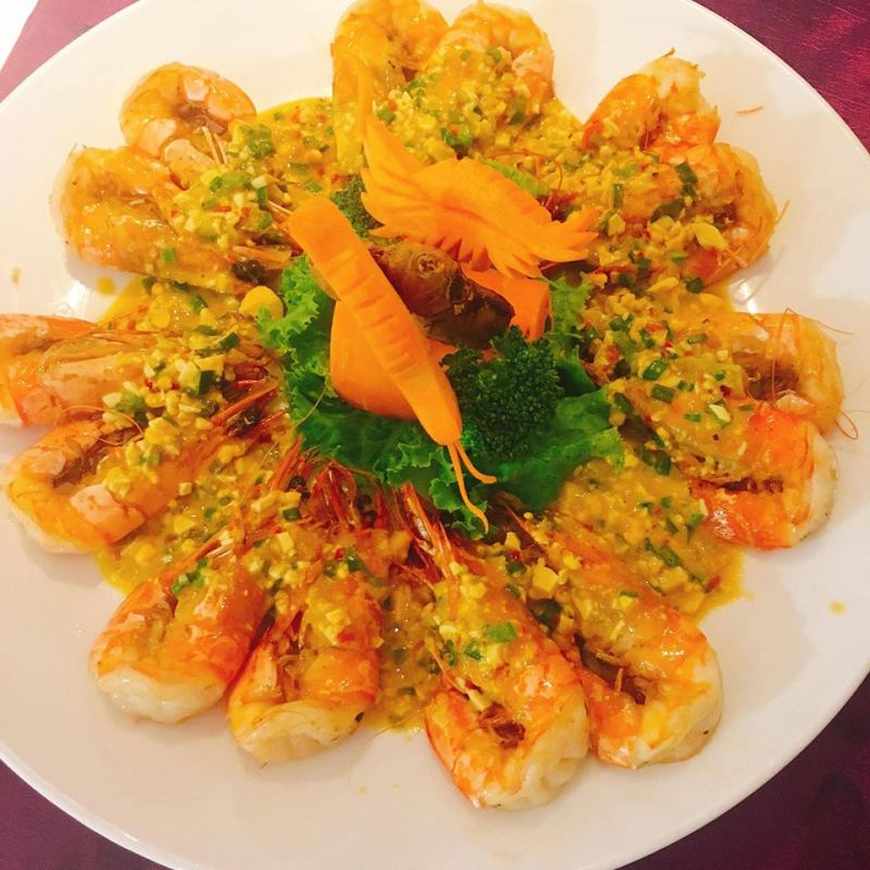 Thực đơn tại Nhà hàng nổi sông Hương đa dạng và được đánh giá khá cao về chất lượng các món ăn