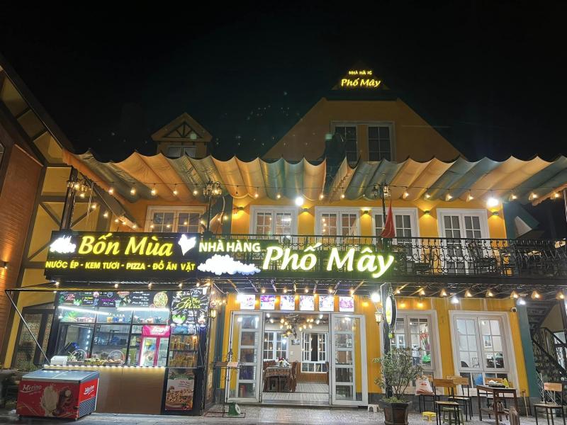 Nhà Hàng phố Mây