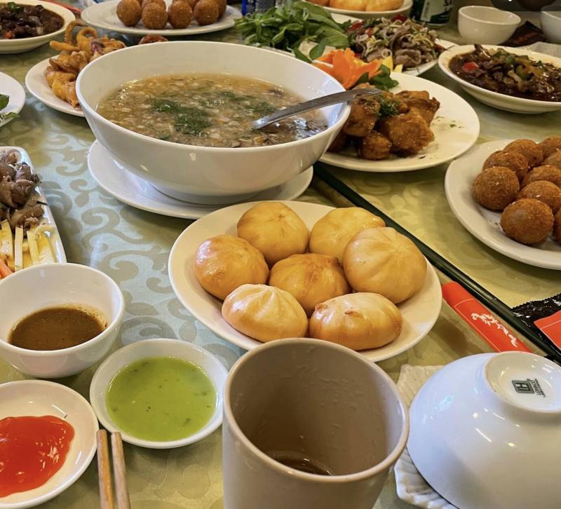 Nhà Hàng Phố Núi