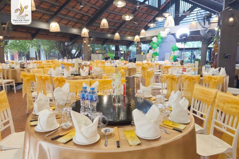 Nhà Hàng Vạn Lộc Phát