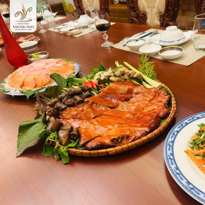 Nhà Hàng Vạn Lộc Phát