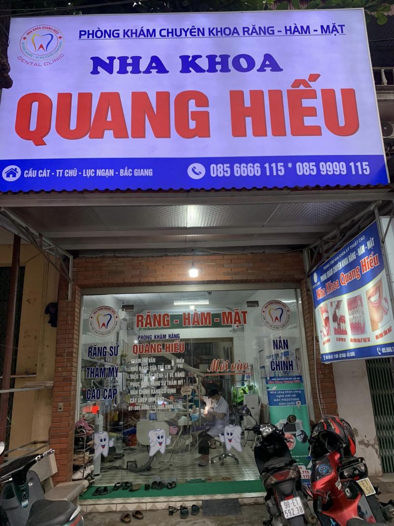 Nha Khoa Quang Hiếu.