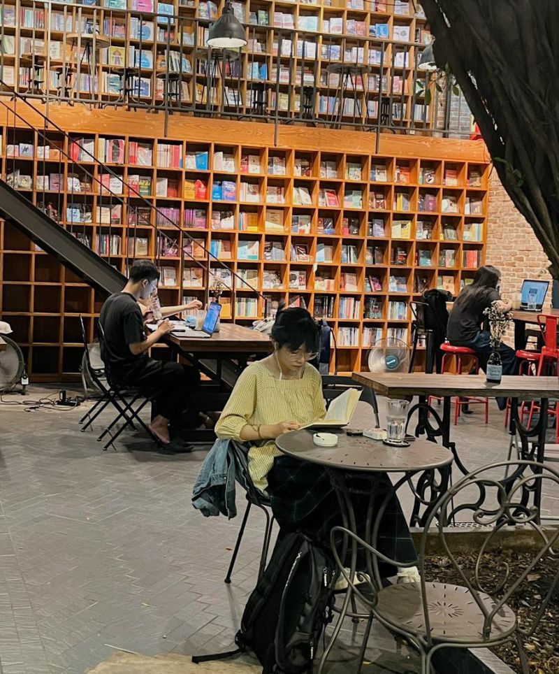 Nhã Nam Books N' Coffee