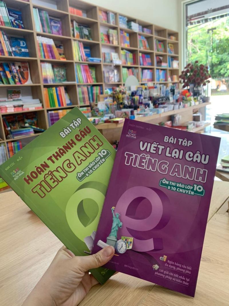 Nhà sách ngoại văn Huy Văn Lan
