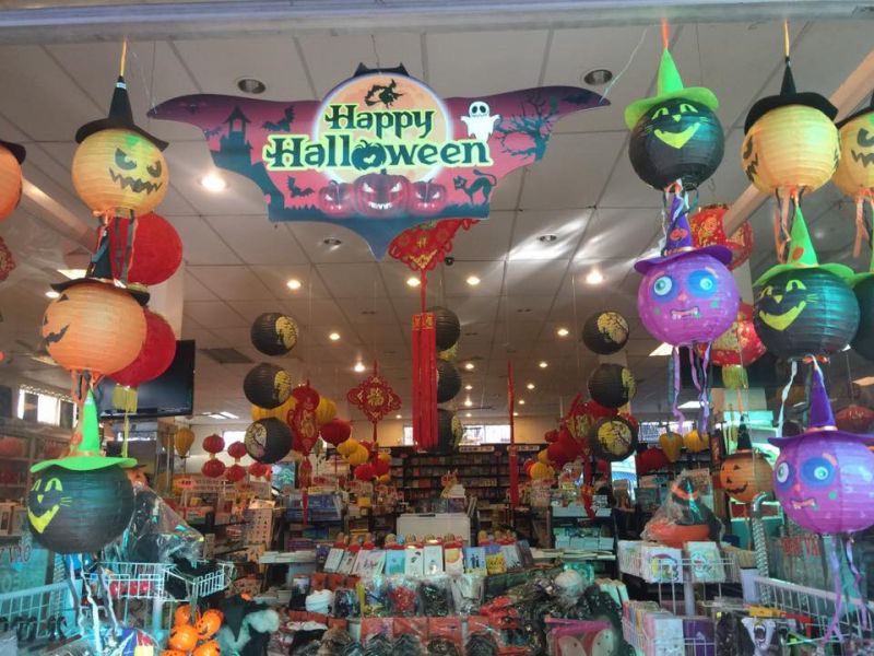 Tại đây có đầy đủ cả sản phẩm trang trí Halloween