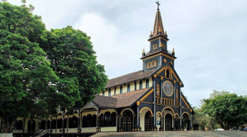 Nhà thờ gỗ Kon Tum