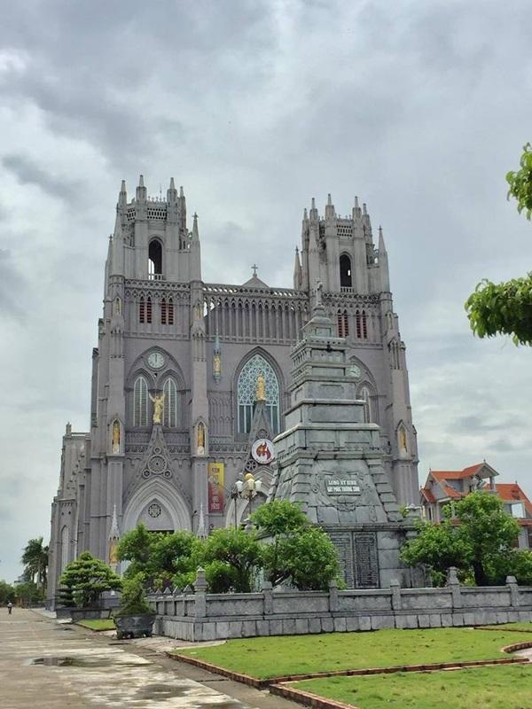 Toàn cảnh nhà thờ Phú Nhai