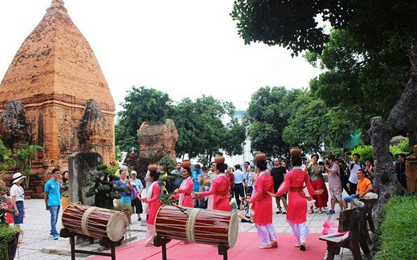 Du lịch Nha Trang dịp Tết và khám phá lễ hội Tháp Bà Ponagar