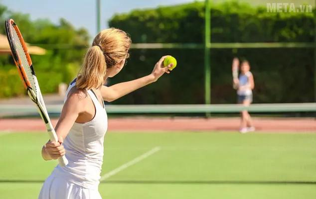 Nhặt bóng tennis