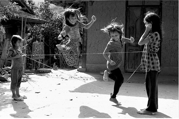 Bài văn thuyết minh về trò chơi tuổi thơ - Nhảy dây