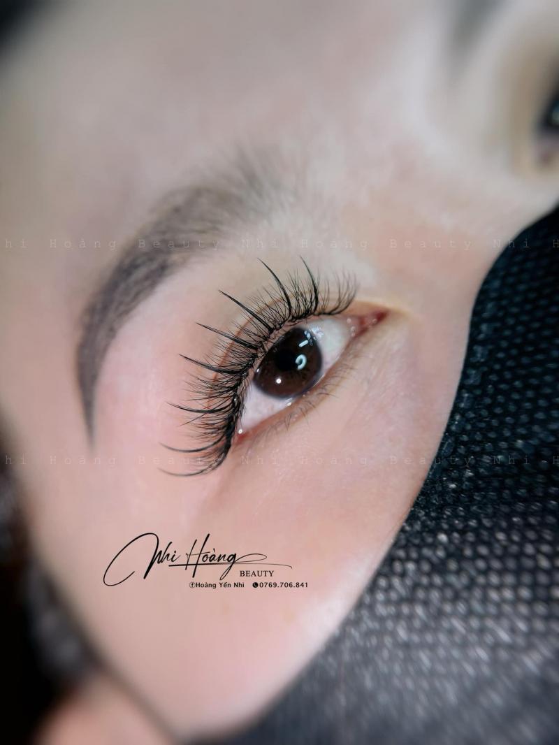 Nhi Hoàng Eyelash