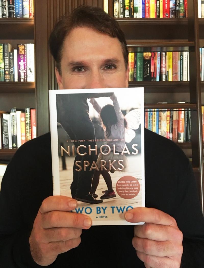 Nhà văn nổi tiếng Nicholas Sparks - Nguồn: Sưu tầm