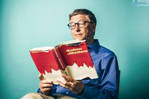 Bill Gates đọc về những cuốn sách rằng giúp ông thành công trong cuộc sống