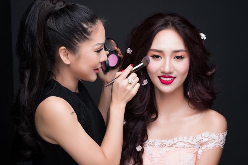 Top 7 Makeup Artist được Sao Việt săn đón nhất hiện nay