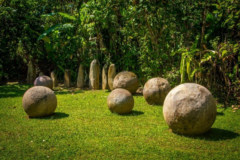 Những quả cầu đá bí ẩn (the Stone Spheres of Costa Rica)