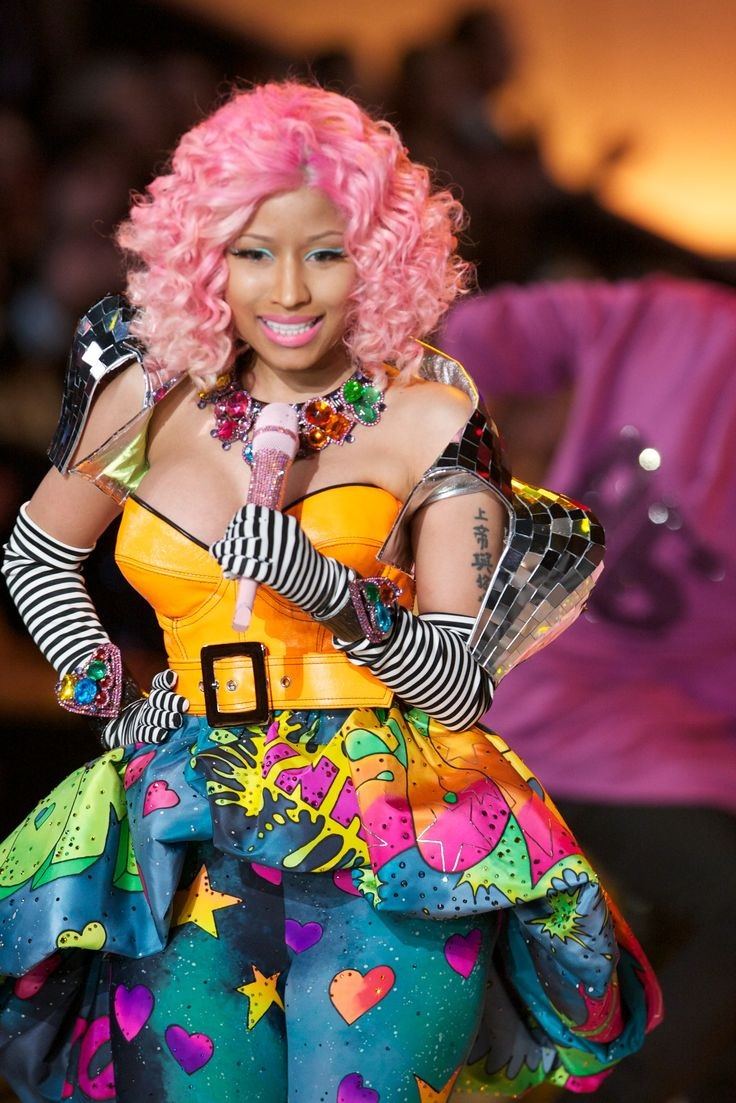 Nicki Minaj - Super Bass (Victoria's Secret Show 2011)