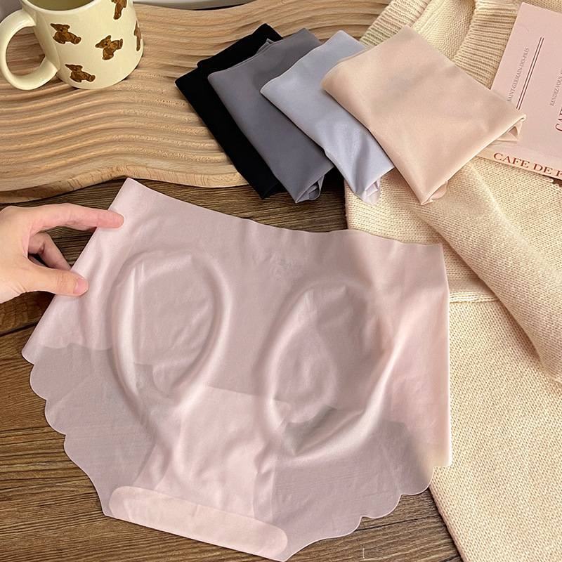 Nội y Phương Thảo