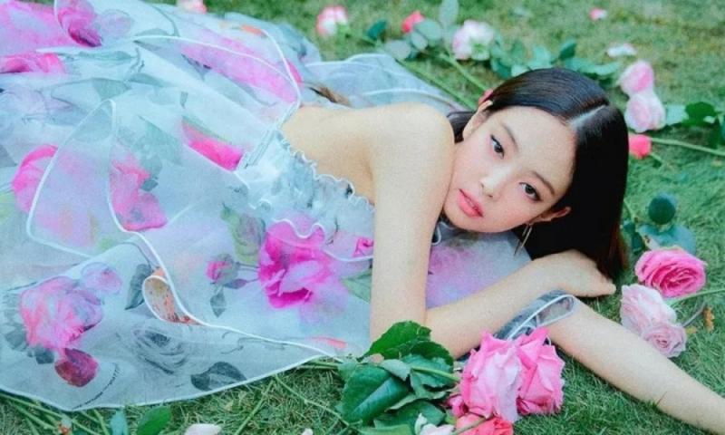 Nữ hoàng thời trang gọi tên Jennie (BLACKPINK)