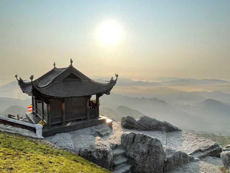 Chùa đồng trên đỉnh núi Yên Tử