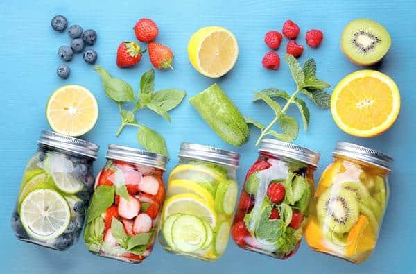 Nước detox giảm cân cam dứa và gừng