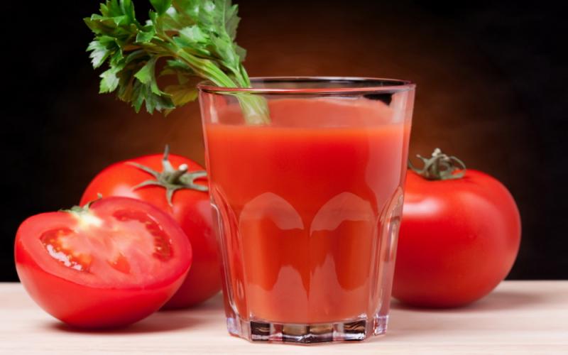 Uống nước ép cà chua vào buổi sáng tốt cho cơ thể