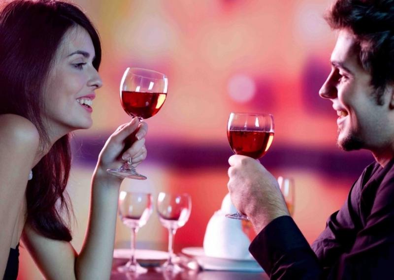 Những cặp tình nhân ở Pháp thường chúc mừng ngày Valentine với những bữa ăn nhẹn nhàng, lãng mạn.