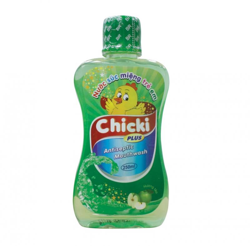 Nước súc miệng Chicki Plus được sản xuất từ công thức đặc biệt dành riêng cho trẻ em, không chứa cồn và không cay,… đảm bảo an toàn cho bé từ 3 tuổi trở lên.