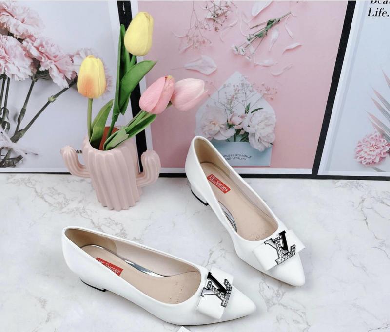 Oahi Shoes Shop là một shop giày nữ luôn đông khách