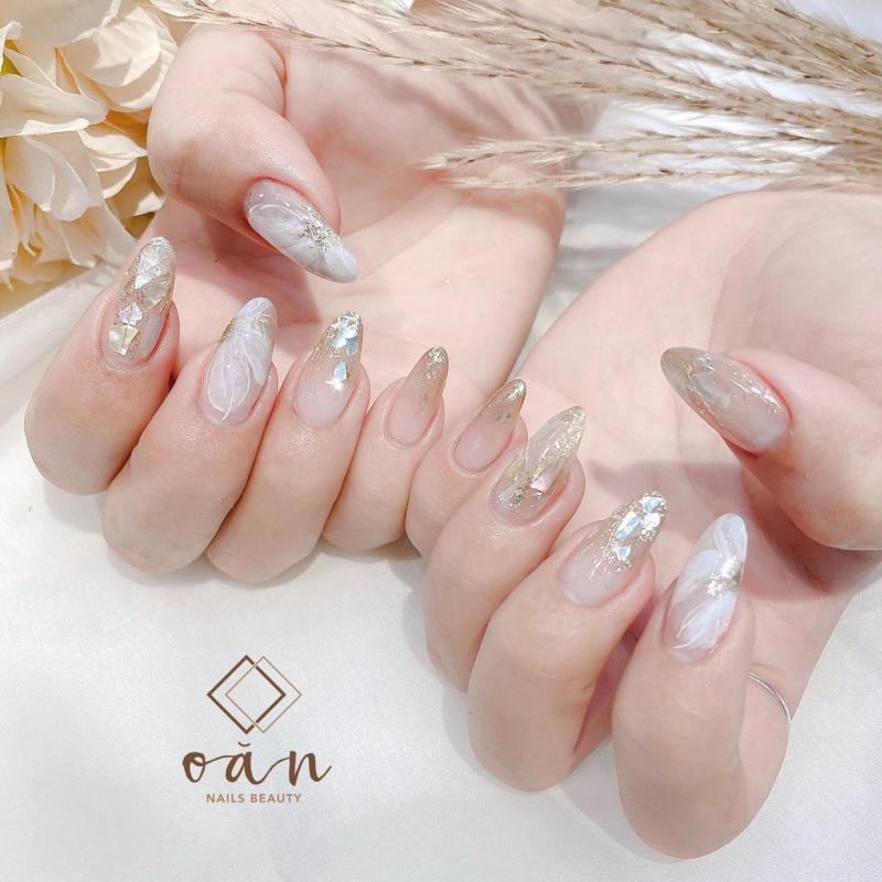 Oăn Nails Beauty beauty:
Từ khắp mọi nơi trên thế giới, màn thời trang móng tay được nâng lên một tầm cao mới với Oăn Nails Beauty beauty. Với đội ngũ chuyên gia làm móng giàu kinh nghiệm, bạn sẽ cảm nhận được sự khác biệt ngay lập tức khi làm móng tại đây. Không chỉ là nơi làm móng, Oăn Nails Beauty beauty còn là một trải nghiệm thẩm mỹ tuyệt vời.
(From all over the world, the nail fashion scene has reached a new level with Oăn Nails Beauty beauty. With experienced nail artists, you will immediately feel the difference when getting your nails done here. Not just a nail salon, Oăn Nails Beauty beauty is also a wonderful beauty experience.)