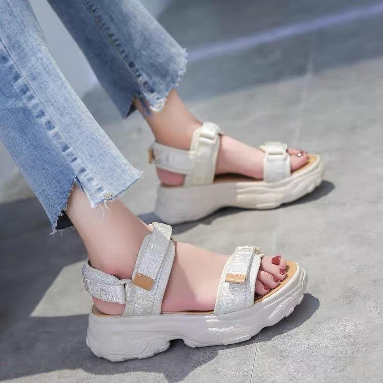 Đôi giày sandal năng động - trẻ trung