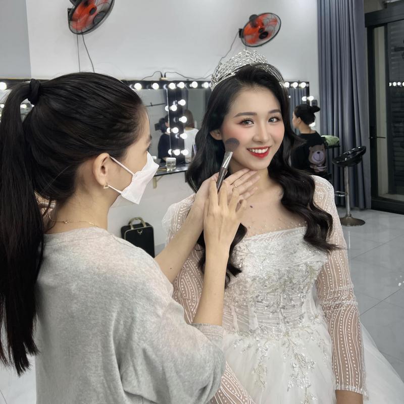 Phạm Nhung Bridal & Make Up Academy