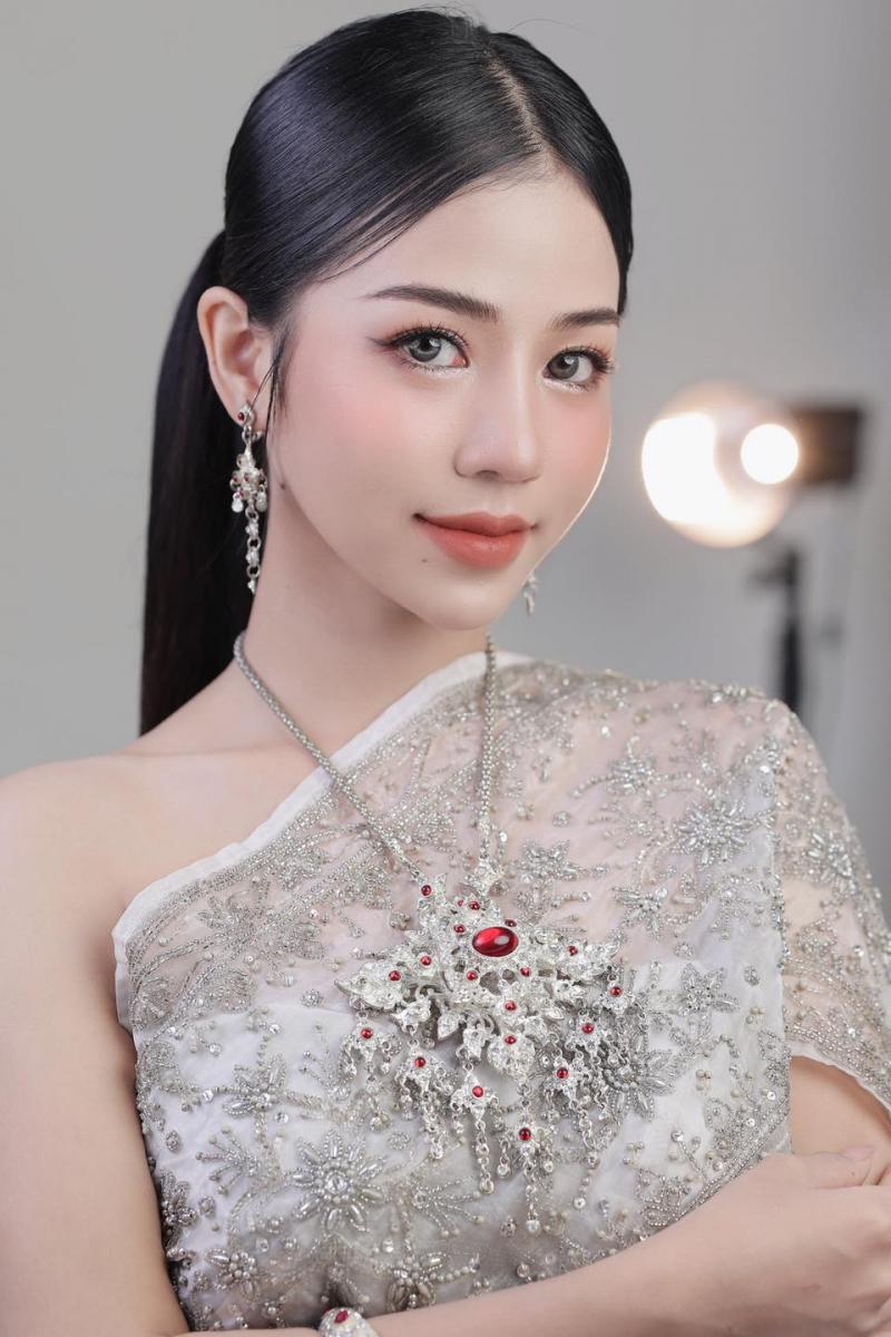 Phạm Nhung Make Up