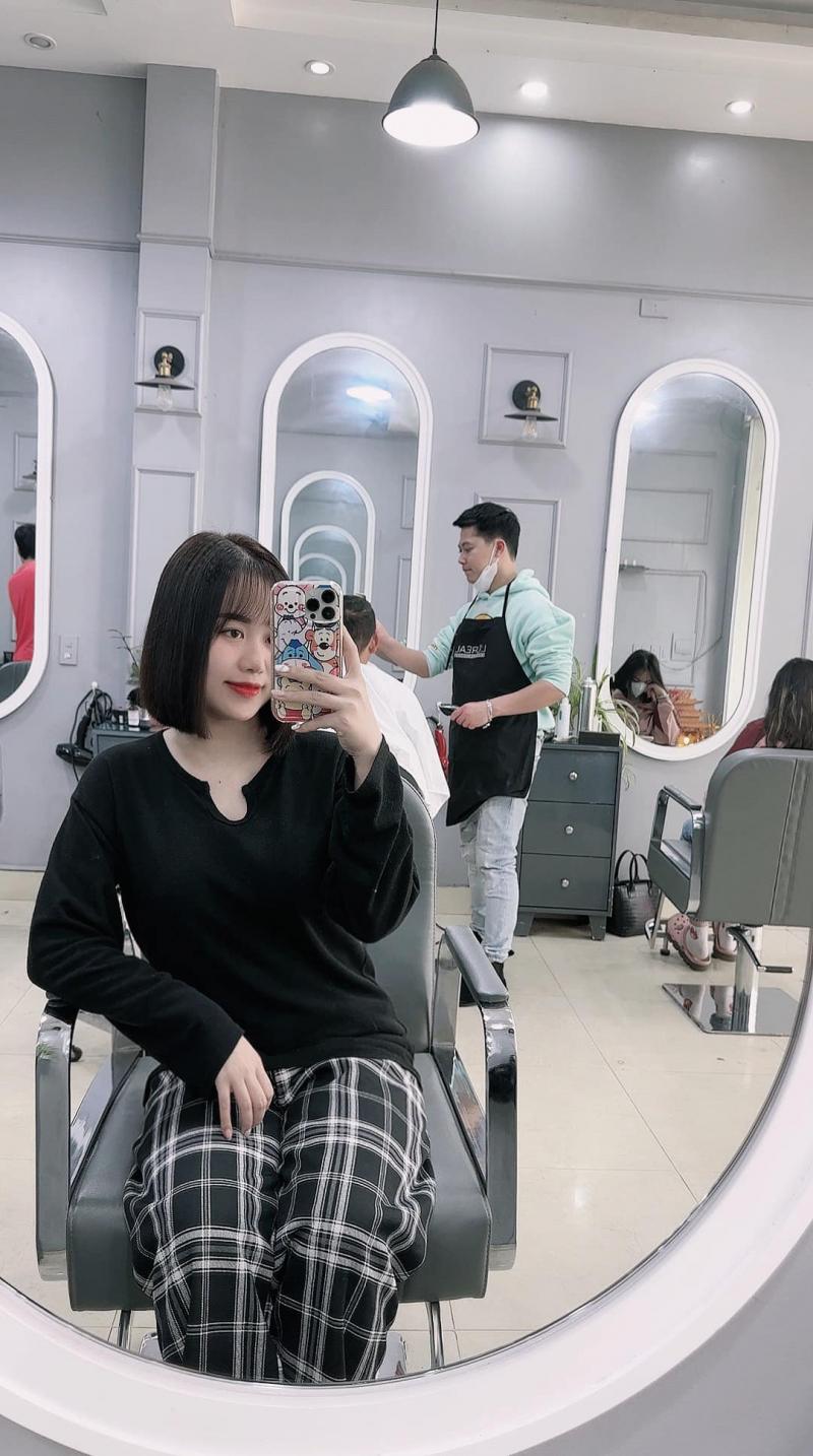 Phạm Rồng-salon