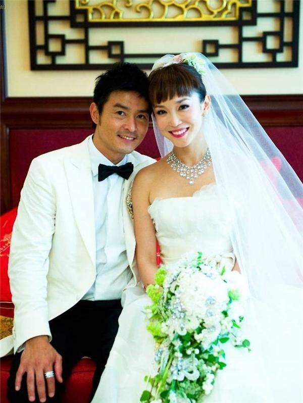 Đám cưới thật diễn ra vào năm 2009 như một kết thúc viên mãn tuyệt vời cho người hâm mộ khi mà Quá Nhi và Cô Long đã chính thức về chung một nhà.