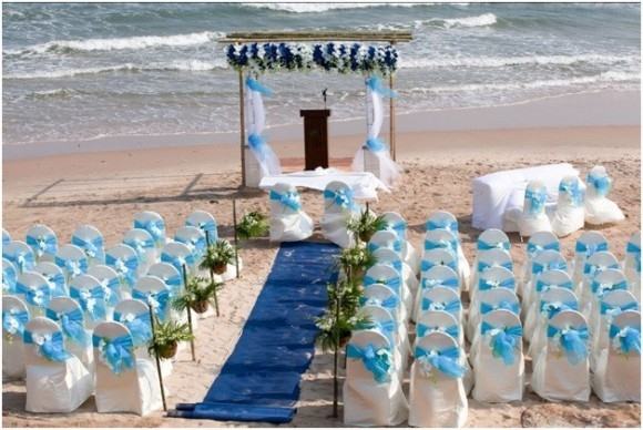 Một đám cưới lãng mạn giữa biển xanh, cát trắng và bầu trời trong vắt luôn là giấc mơ đẹp của tất cả các đôi uyên ương.