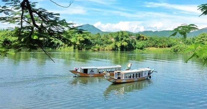 Phân tích vẻ đẹp sông Hương trong 