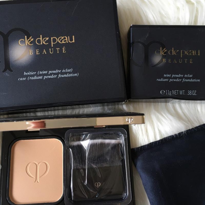 Phấn Tươi Cle De Peau Beaute Radiant Cream To Powder Foundation SPF25 PA+++