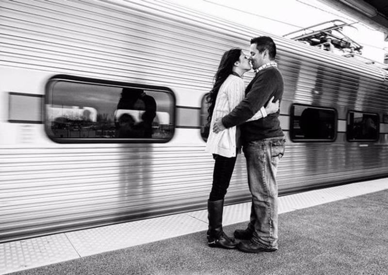 Một luật cũ ở Pháp từ năm 1910 đã cấm hôn nhau trên đường sắt