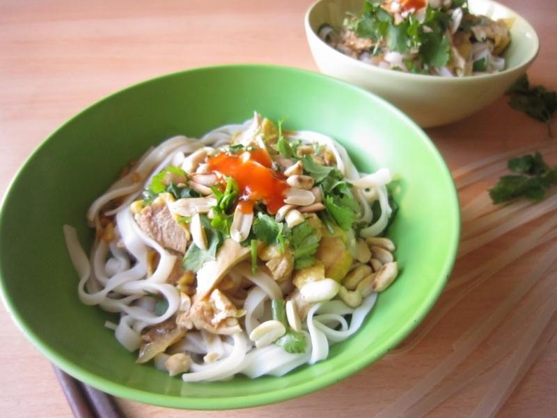 Phở gà trộn