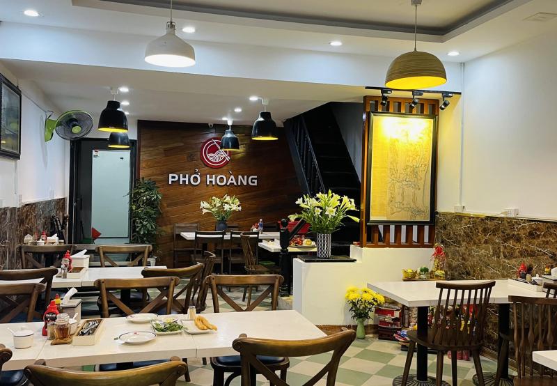 Không gian rộng rãi tại Phở Hoàng