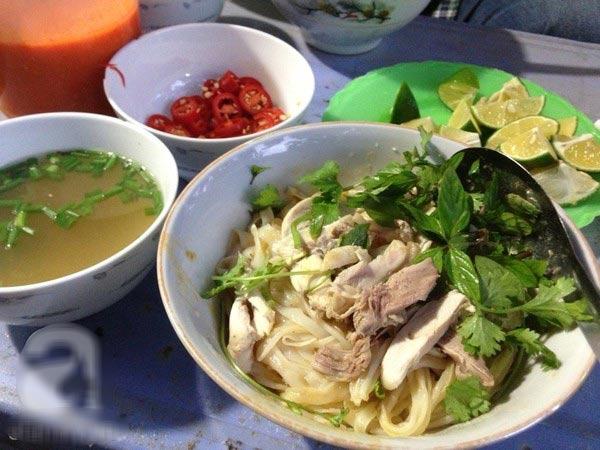 Phở Huấn - Phở gà trộn Trần Hưng Đạo