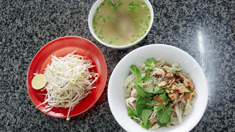 Phở khô cô Thảo