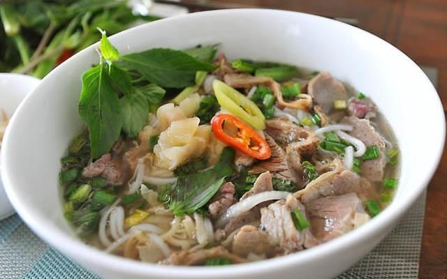 Phở khuya Lạc Hà