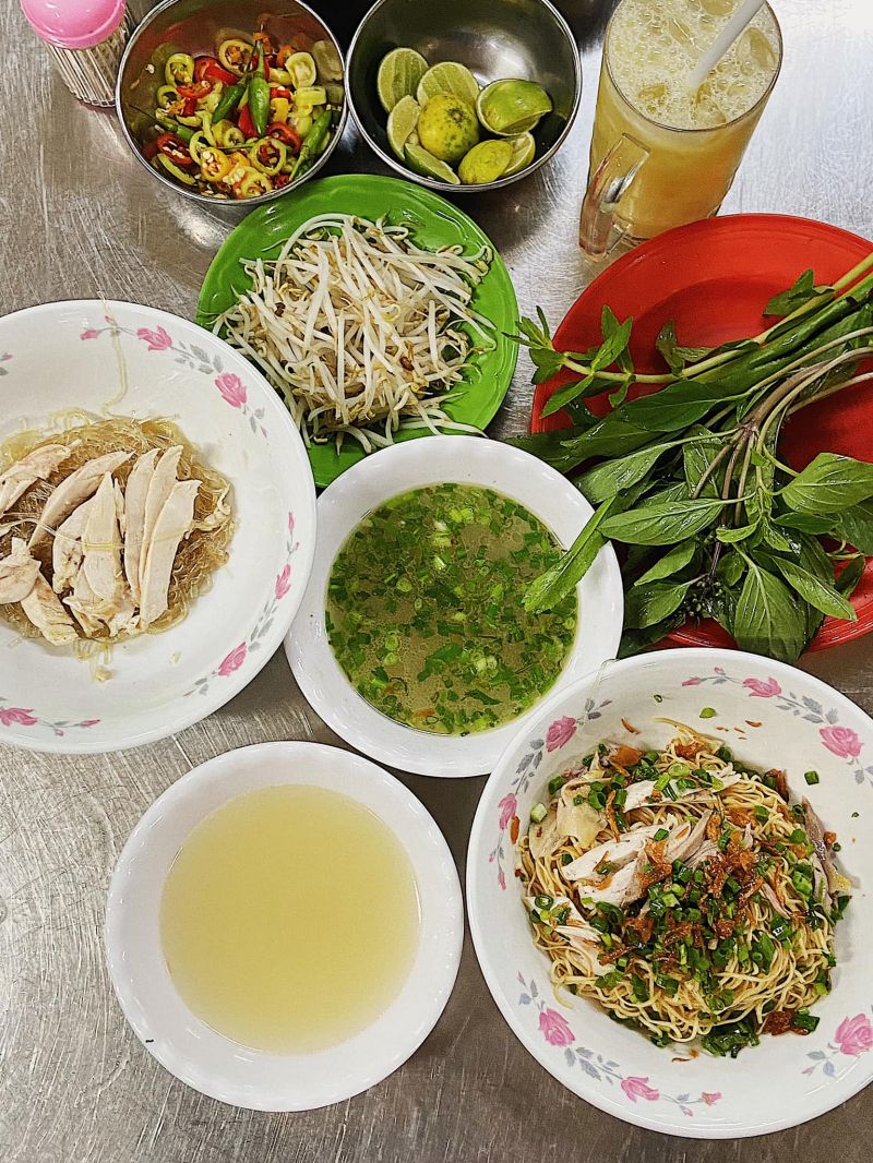 Phở, miến gà Kỳ Đồng