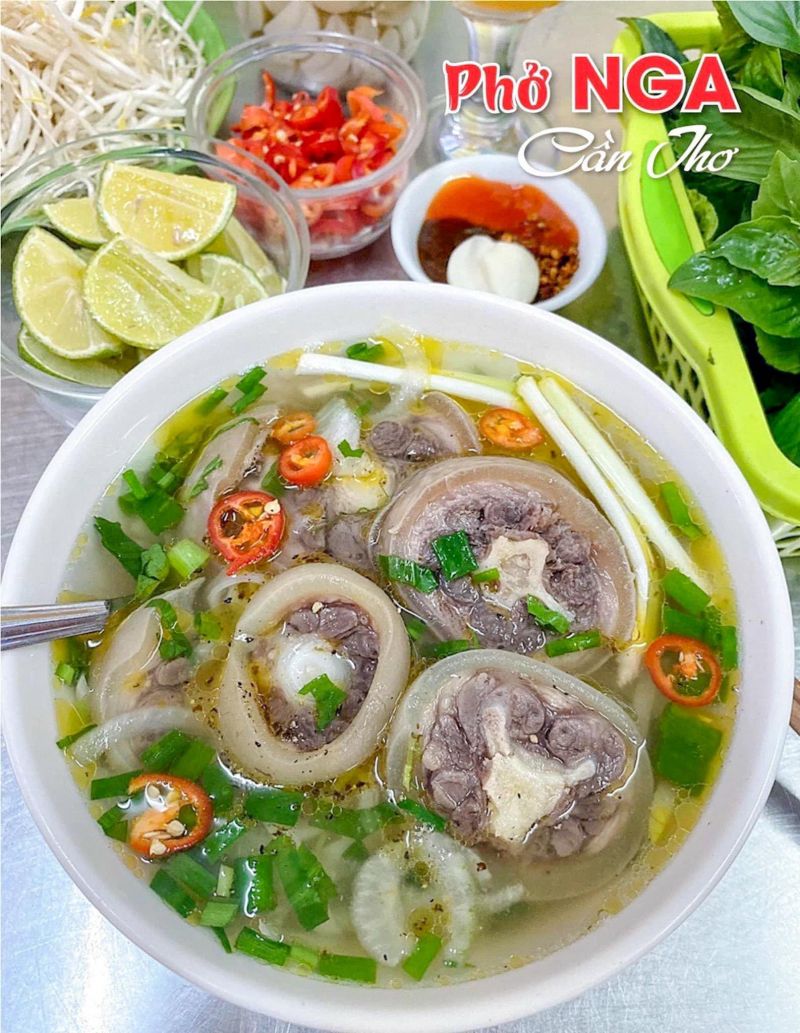 Không gian tại quán phở Nga