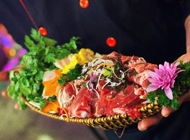 PHỐ NƯỚNG TOKYO - BBQ & BEER có đa dạng các loại thịt, hải sản