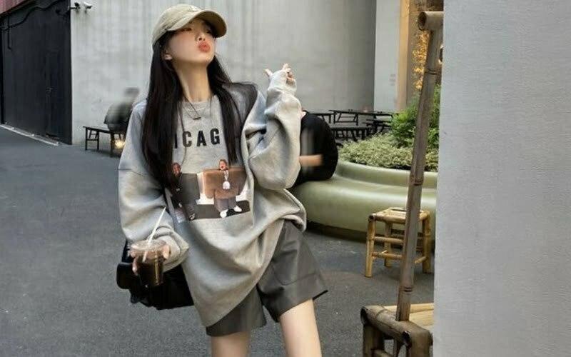 Phối áo hoodie không mũ với quần short