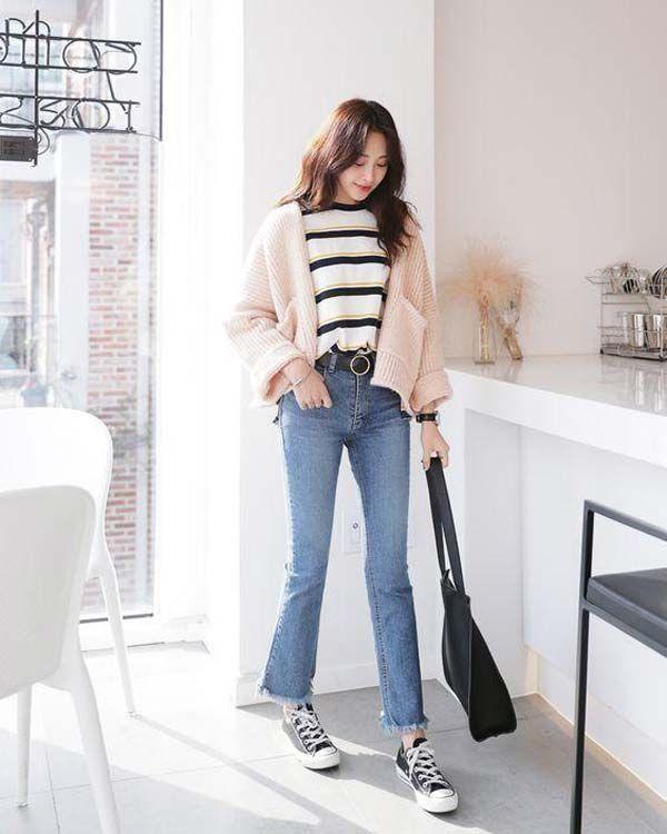 Phối đồ với áo cardigan cùng quần jean