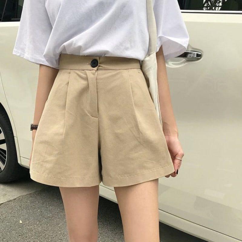 Phối hợp áo thun cùng quần short ngắn